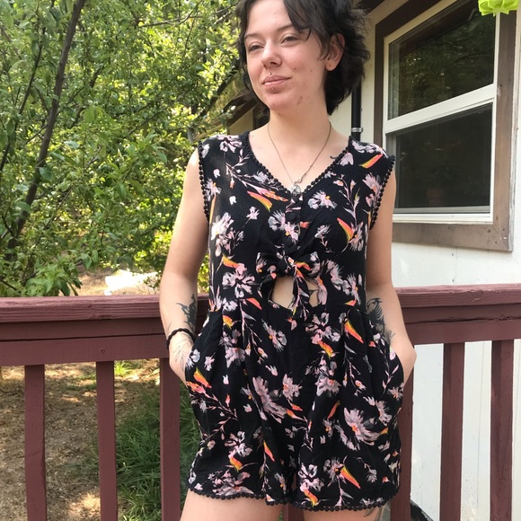 Cute floral romper size M - Picture 1 of 3